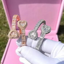 Load image into Gallery viewer, Opened Heart Bracelet
